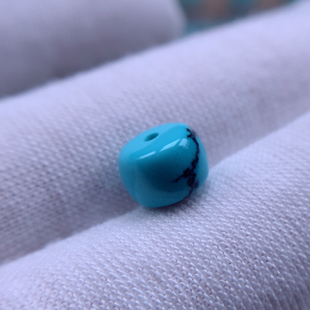 绿松石未镶嵌珠宝奇石直径8.1*5.6mm