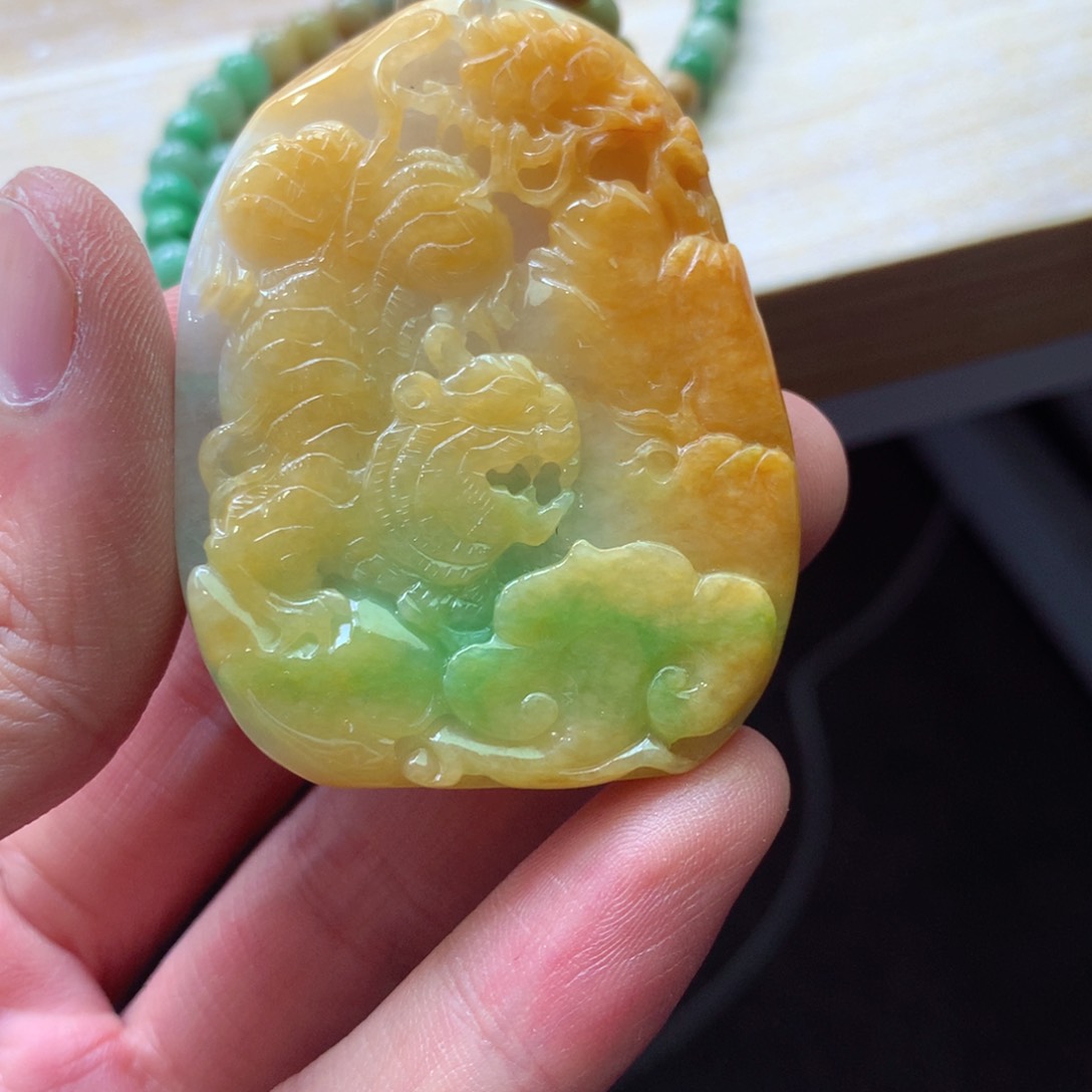 翡翠颈饰未镶嵌吊坠