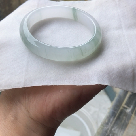 石英质玉手镯未镶嵌一*云