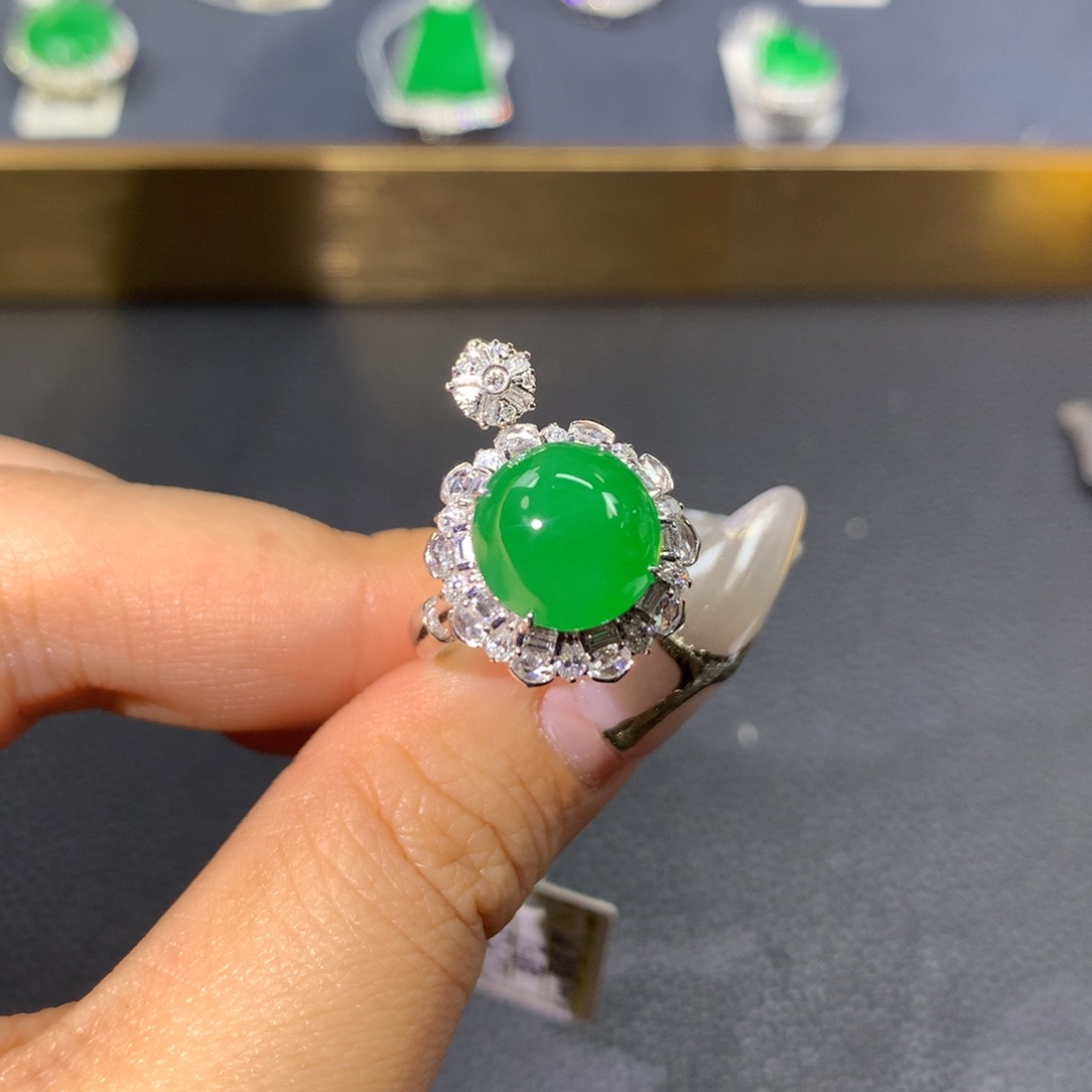 翡翠戒指18K金镶嵌翡翠