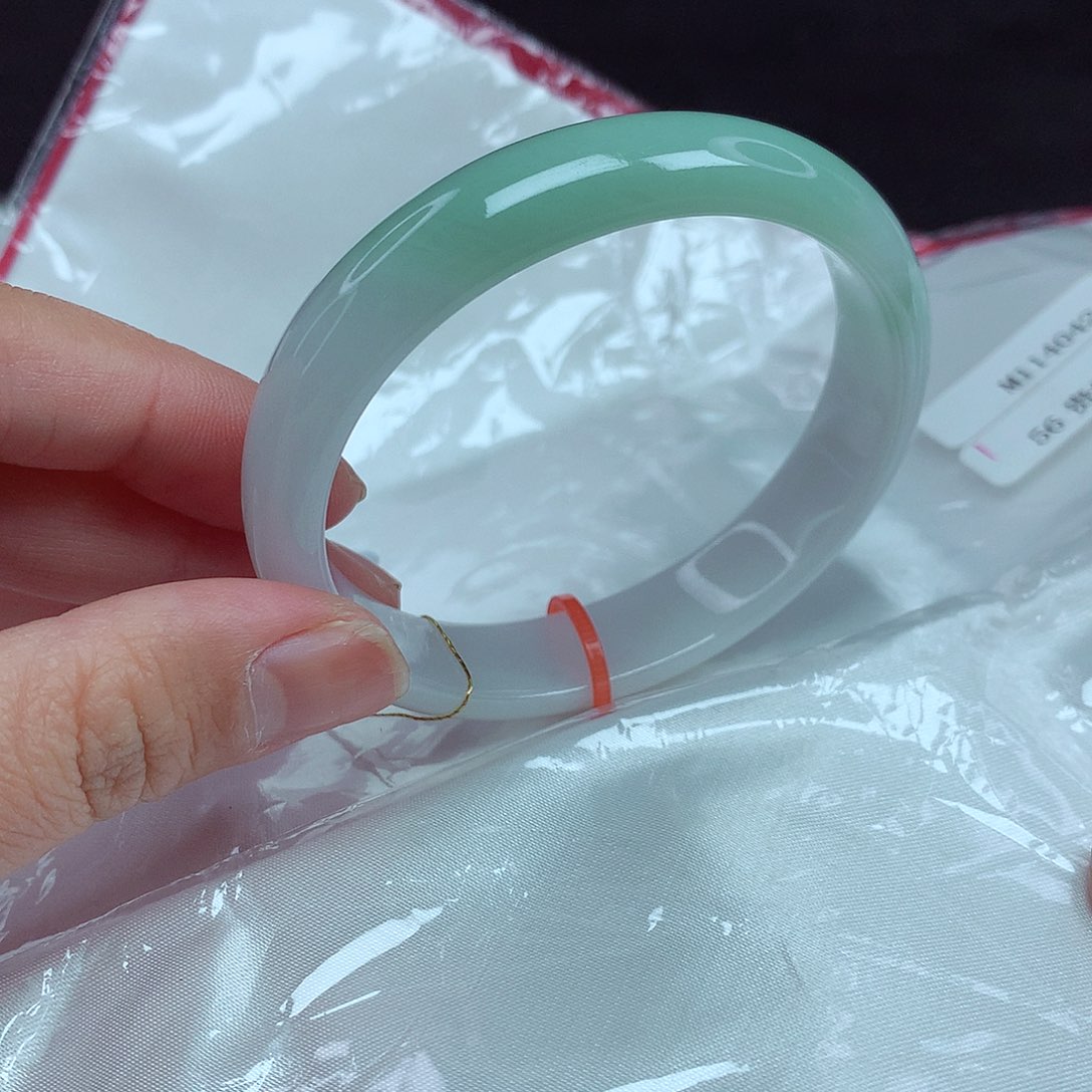 翡翠手镯未镶嵌56圈贵妃042