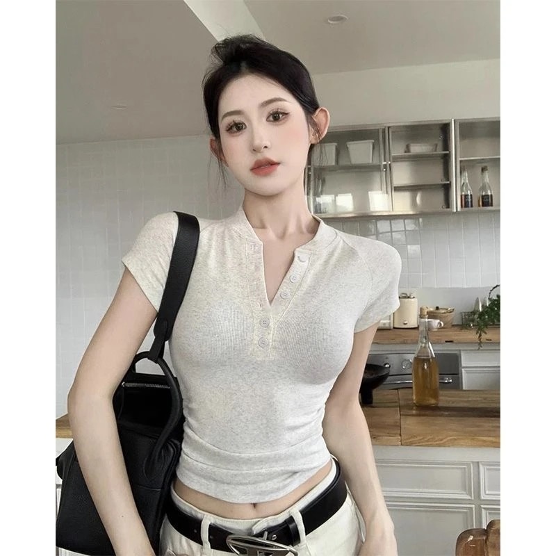 2025早秋新款排扣V领百搭小众设计感显瘦高腰纯欲纯色女针织修身