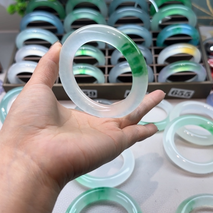 玉Z****.时尚飘花手镯440