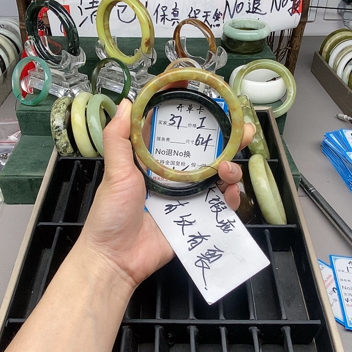 蛇纹石玉未镶嵌手镯