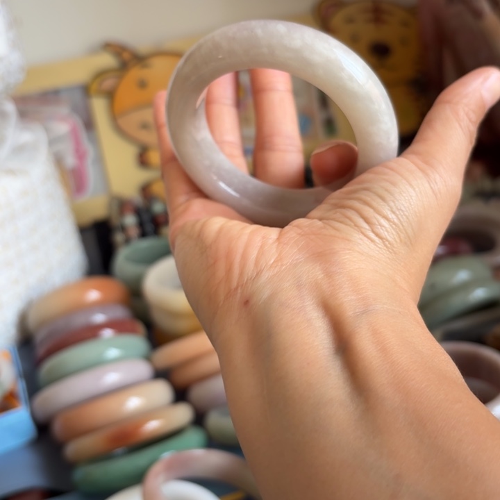 石英质玉未镶嵌手镯