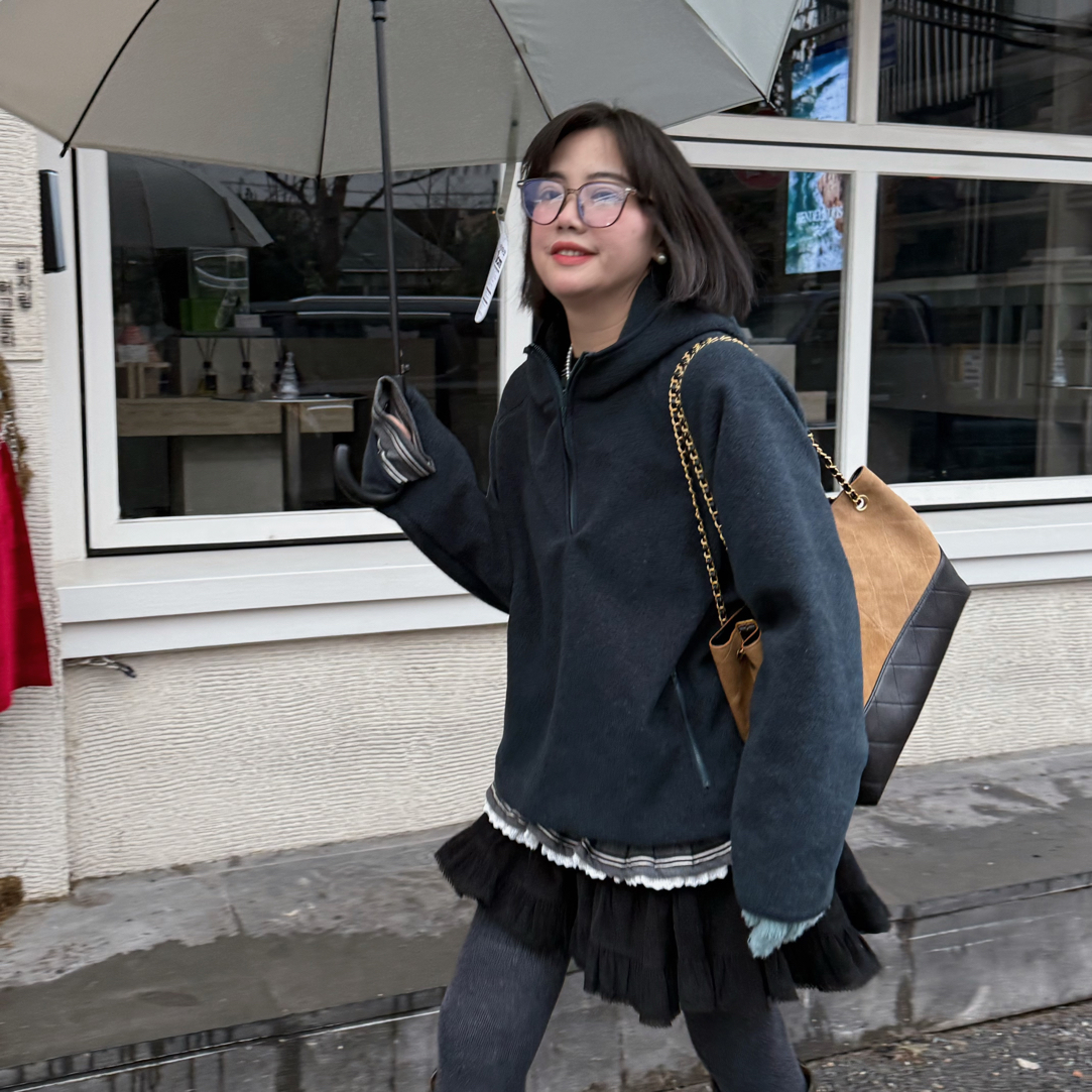 TOTHEND“白到发光”慵懒随性小众靛蓝色极简宽松显瘦摇粒绒卫衣