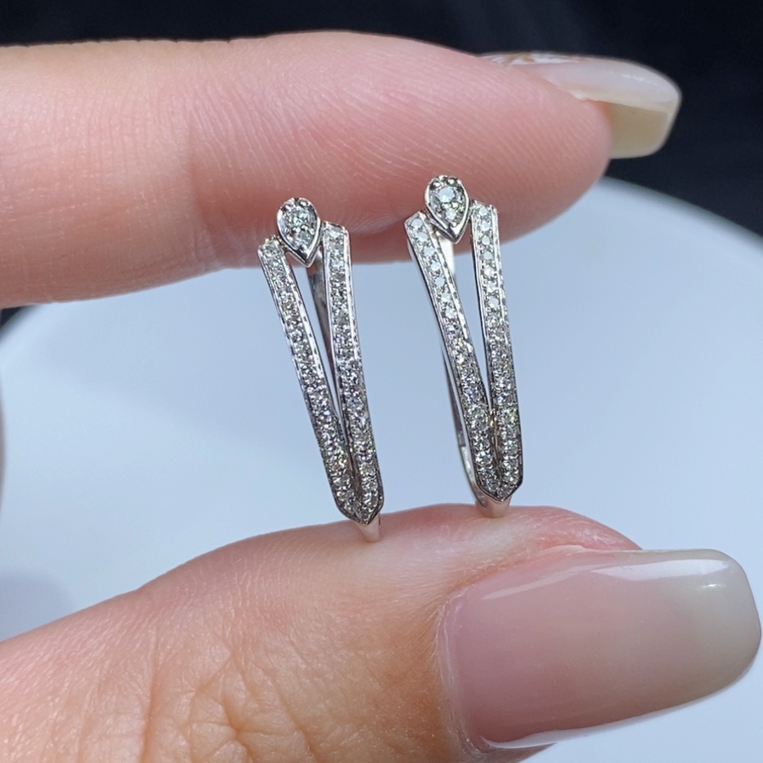 耳饰18K金镶嵌钻石设计款耳扣