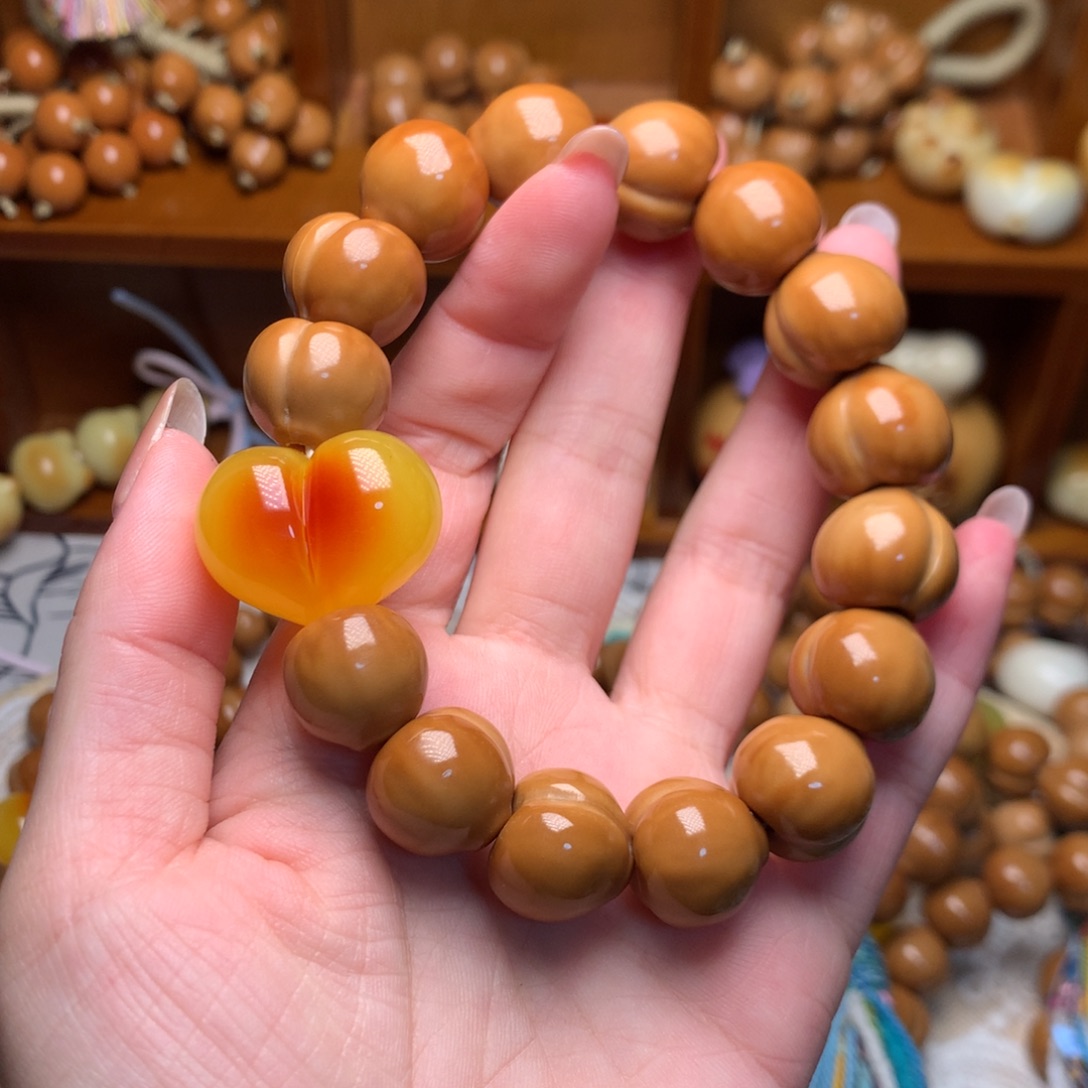 吊坠猴头核桃新款屁桃手串爱心