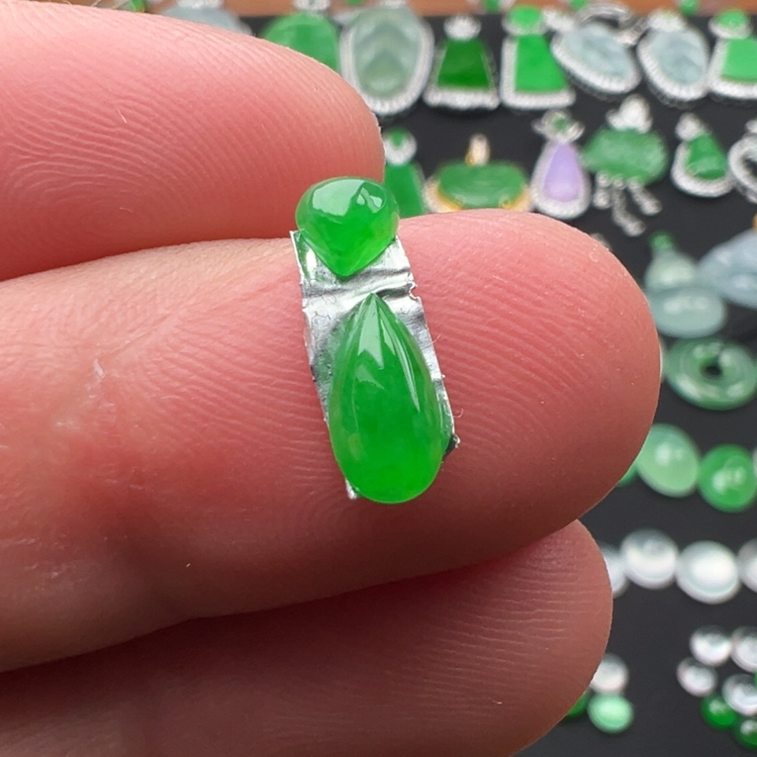 翡翠颈饰未镶嵌水滴套装