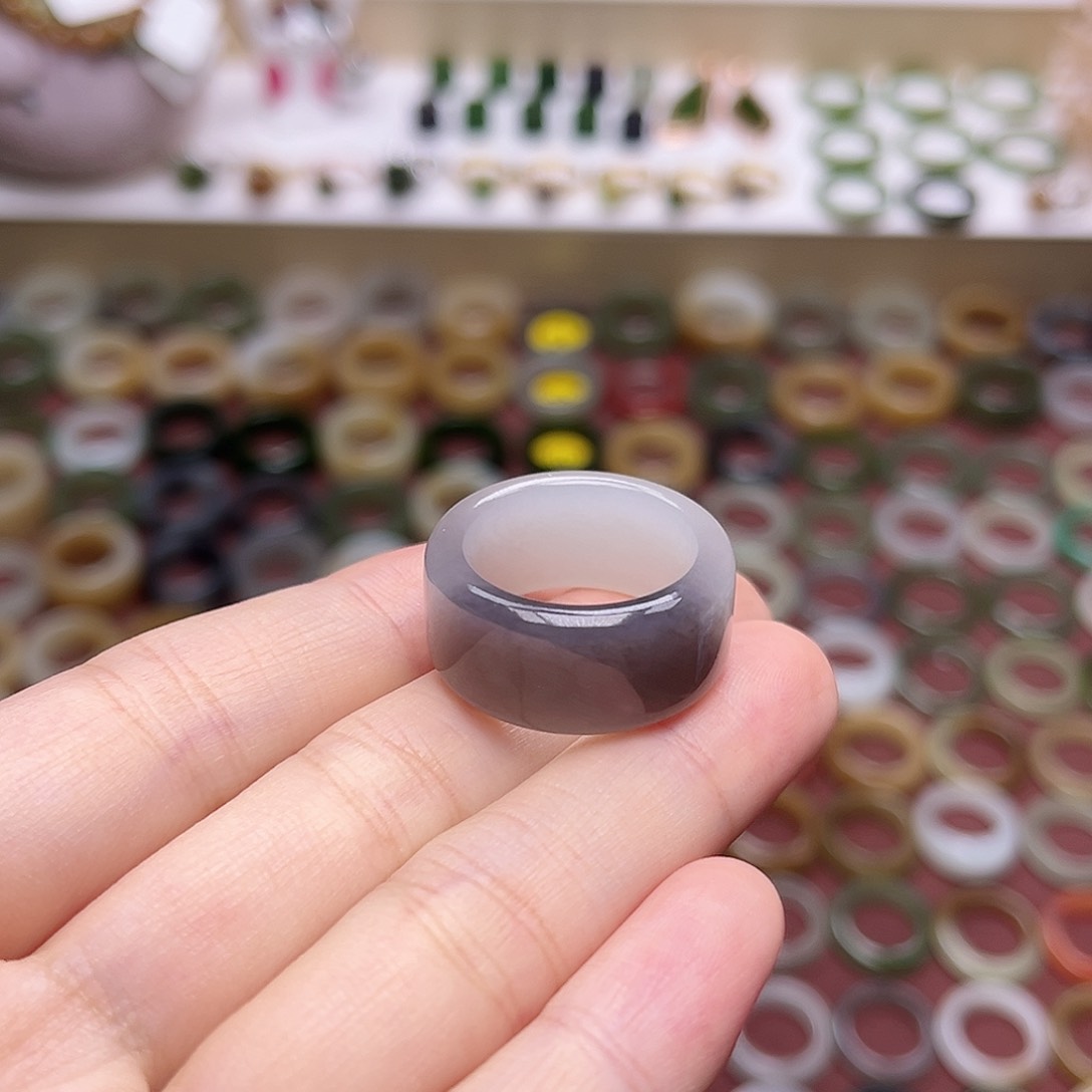 和田玉戒指未镶嵌18.1半山水