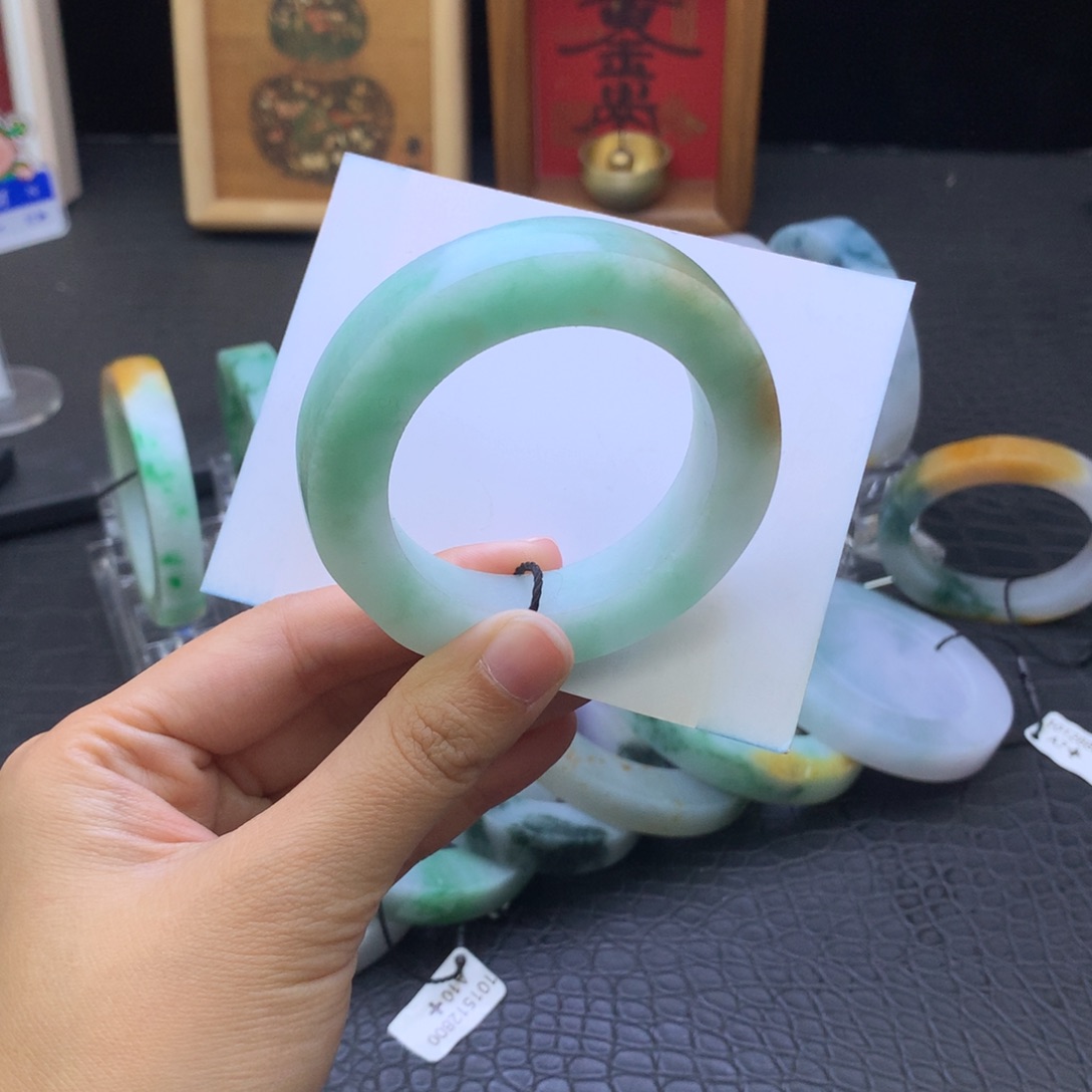 定制翡翠未镶嵌翡翠手镯