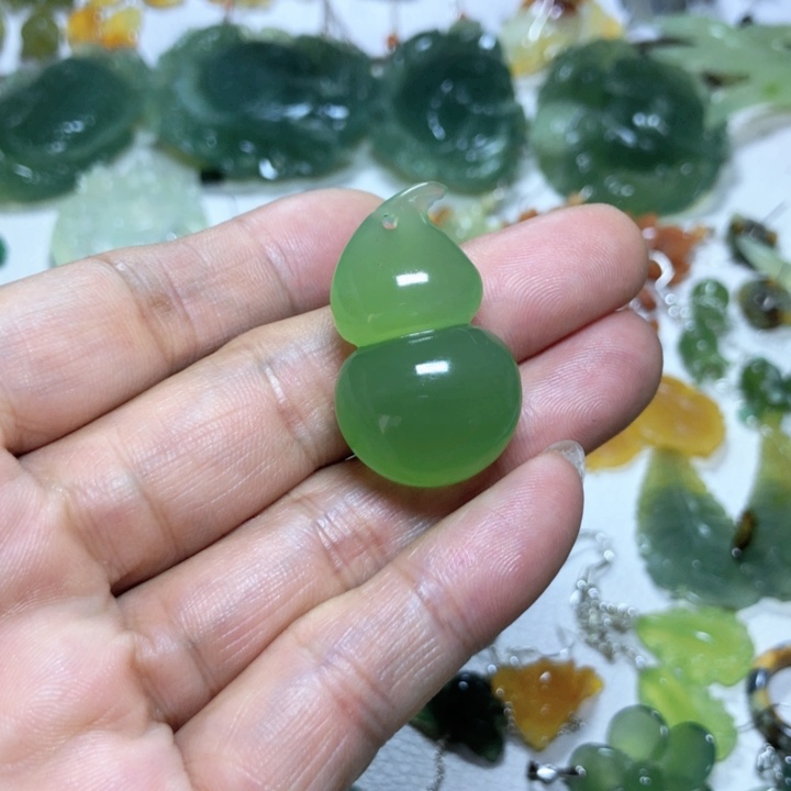 【闪购商品】蛇纹石玉手牌未镶嵌