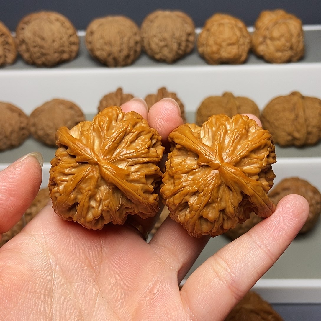 雨***泽文玩核桃吊坠43边肚同尺