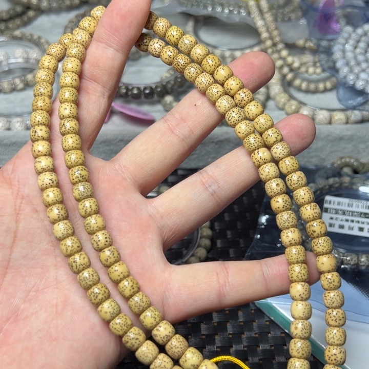 星月菩提手串黄87左右