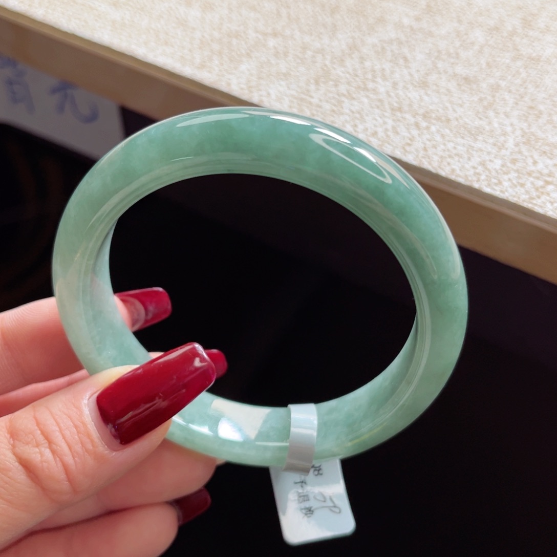 翡翠手镯未镶嵌手镯