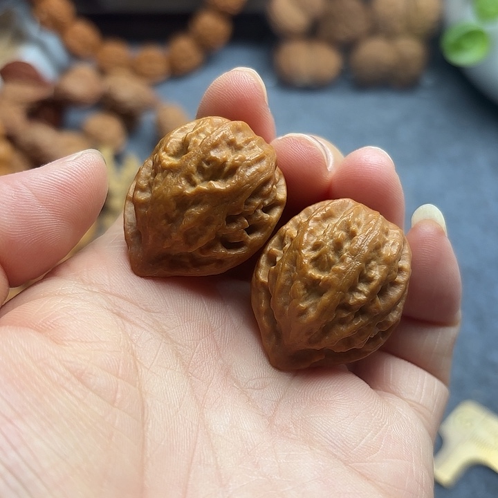 文玩核桃把件粗筋八棱手捻1819