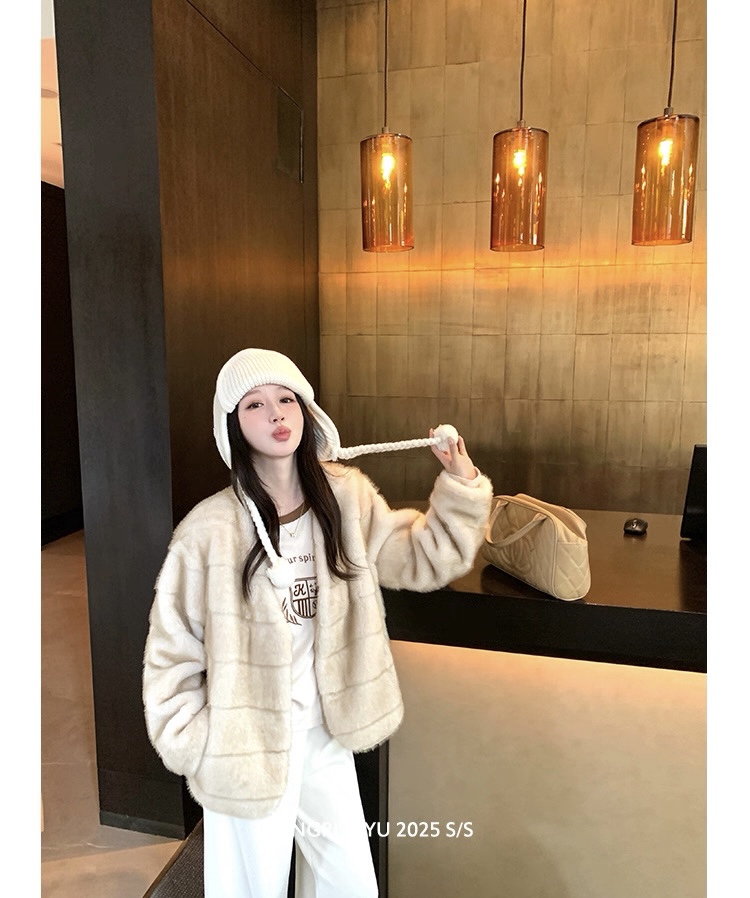 灰灰呀！「挪威雪境」韩代复古设计感V领层次感仿貂毛皮草毛一体外套