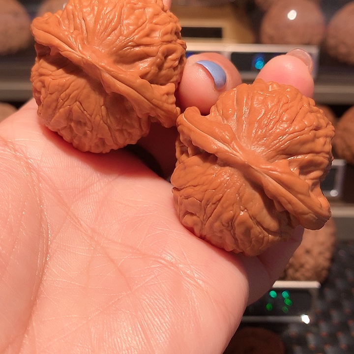 文玩核桃把件平谷肉球