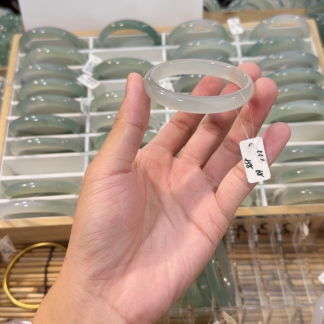 玛瑙/玉髓未镶嵌手镯圈口53.4