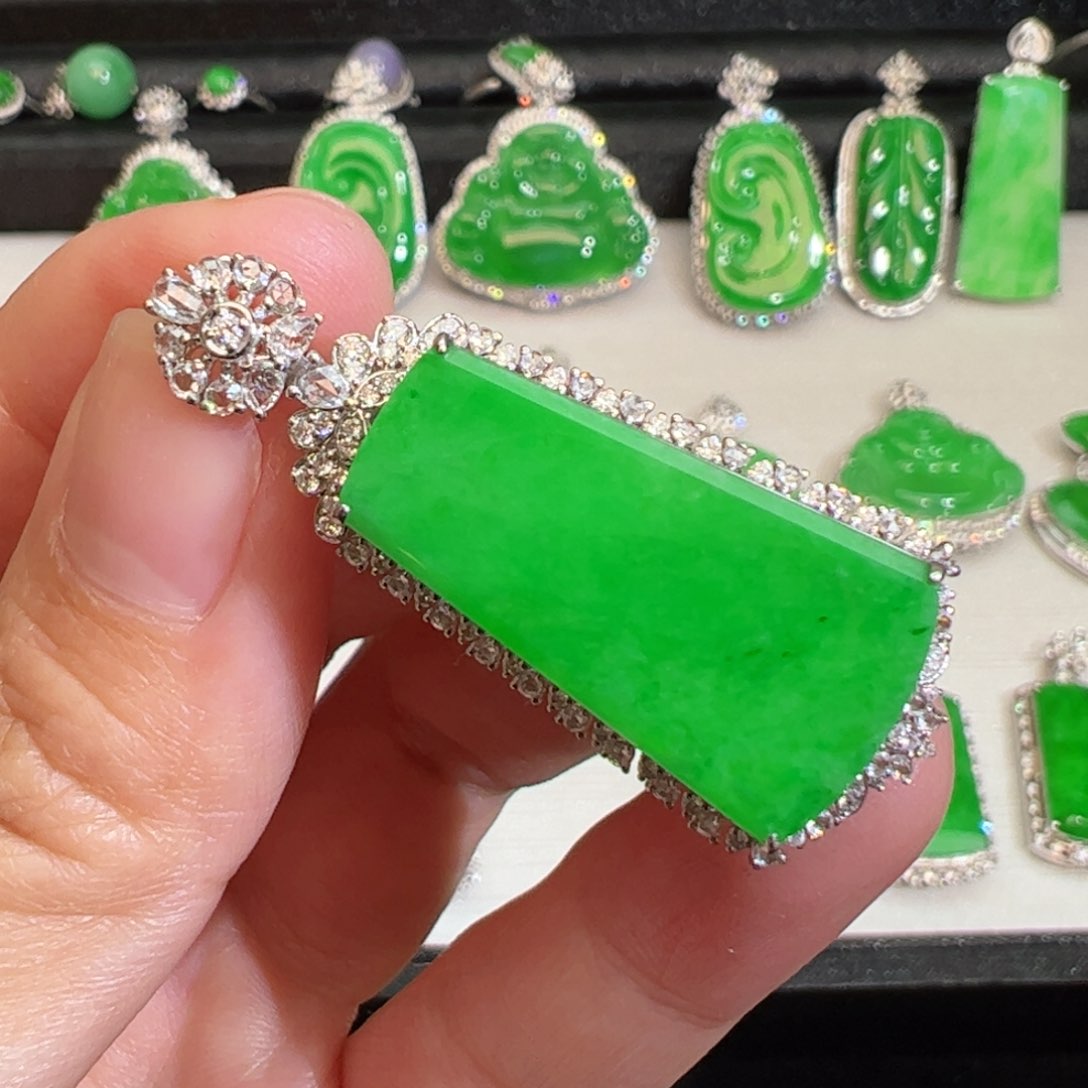 翡翠吊坠(不含链)18K金镶嵌