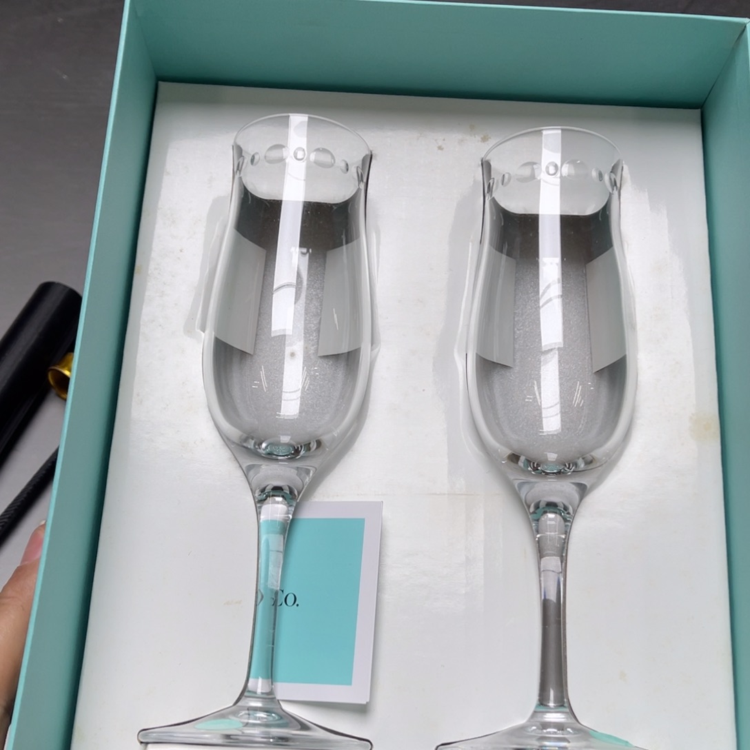 瓷片密密麻麻地排列在