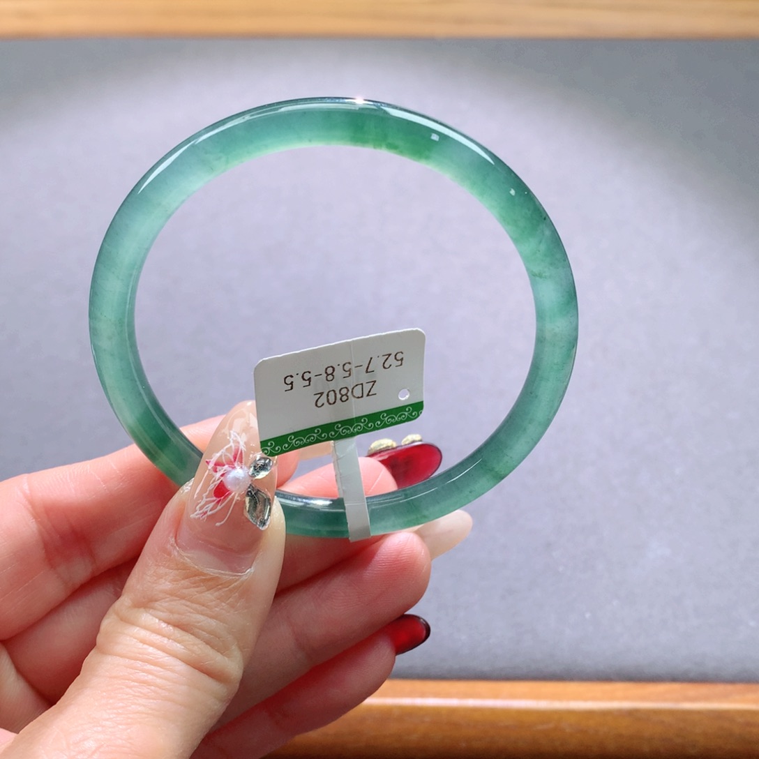 翡翠手镯未镶嵌天然翡翠手镯叮当镯