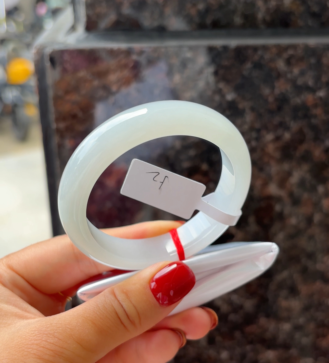 Z（上新）推荐五十二圈高货瑕疵裂长但好看翡翠a货手镯