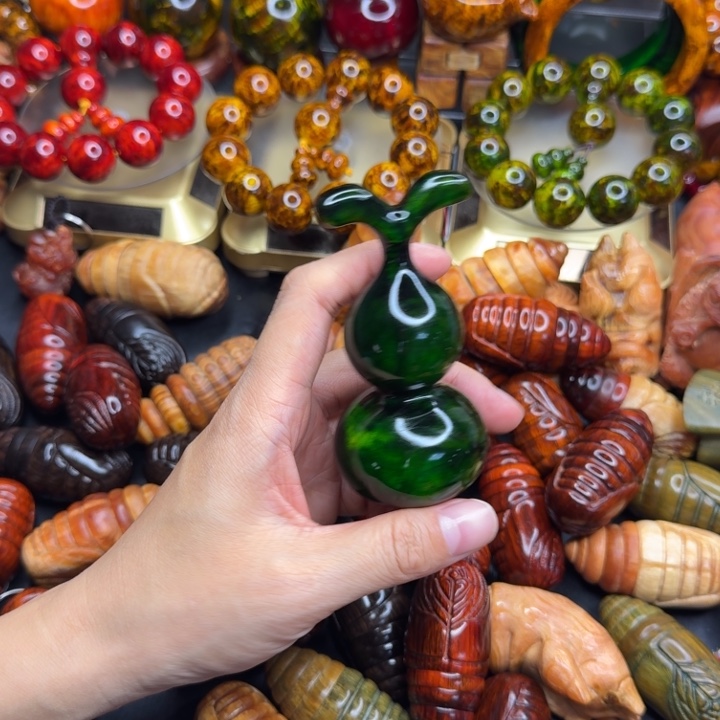 董***耀松木琥珀木文玩手串