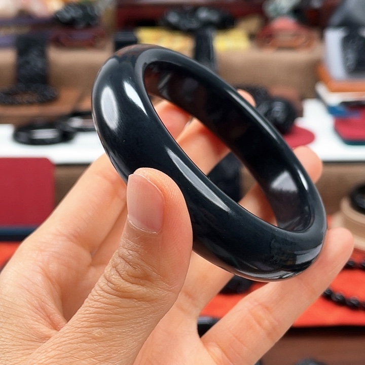 和田玉手镯未镶嵌特价