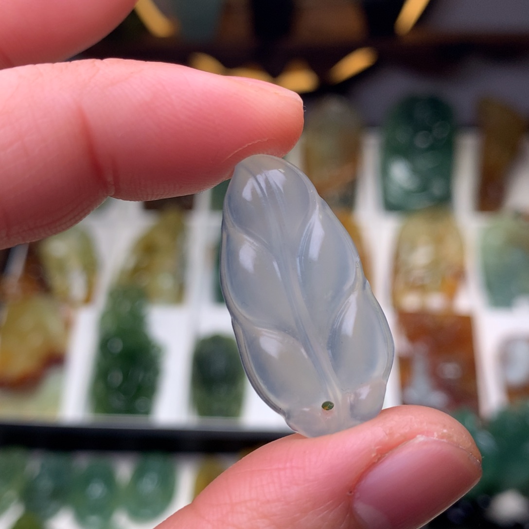 岫玉挂件叶子未镶嵌