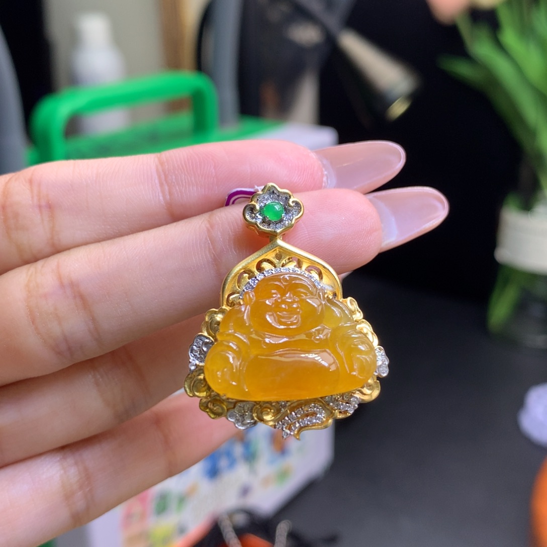 翡翠18K金镶嵌颈饰