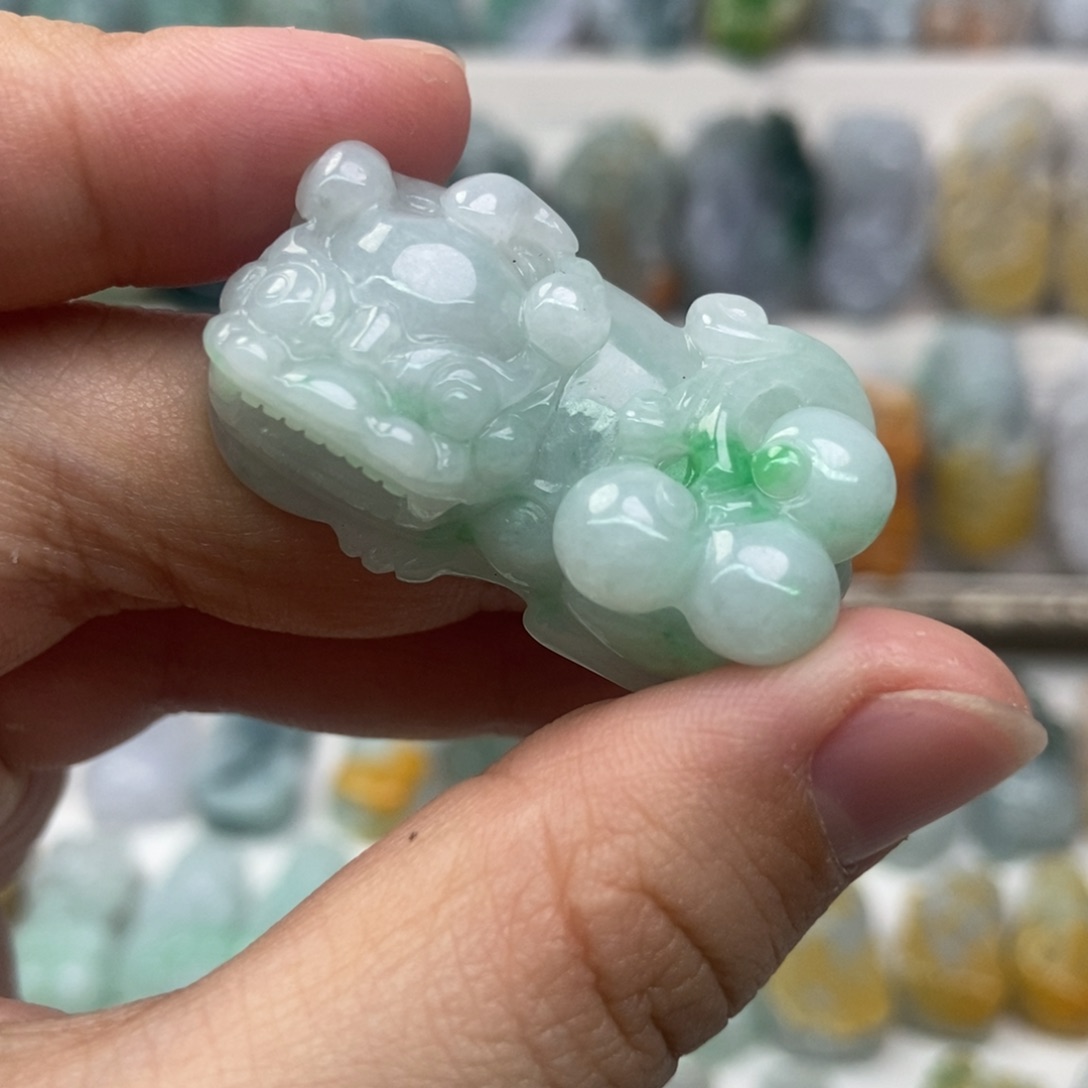 翡翠未镶嵌吊坠(赠链)