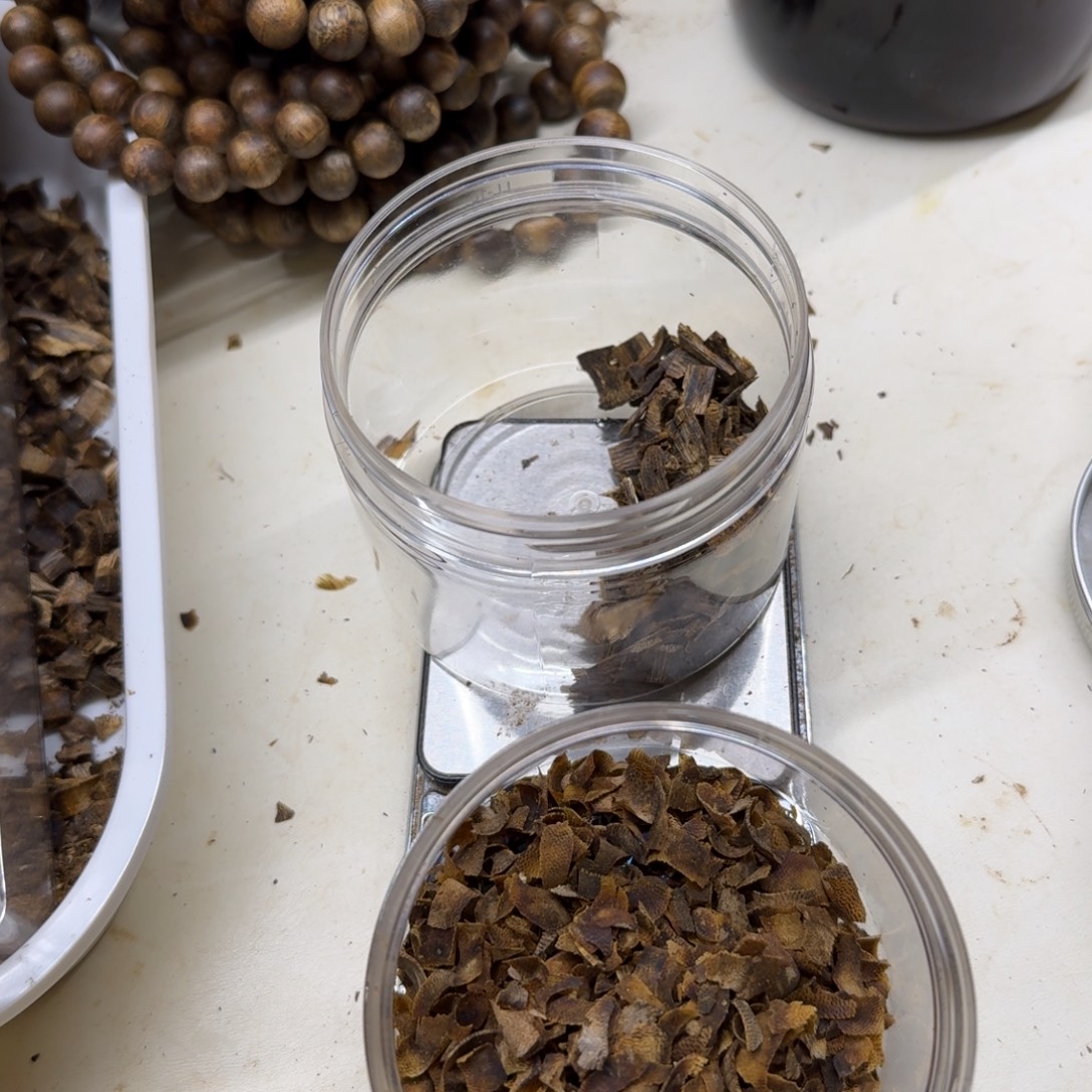 吉***鱼沉香沉香碎屑奇楠沉香驼背黑棋碎料+乌身切片