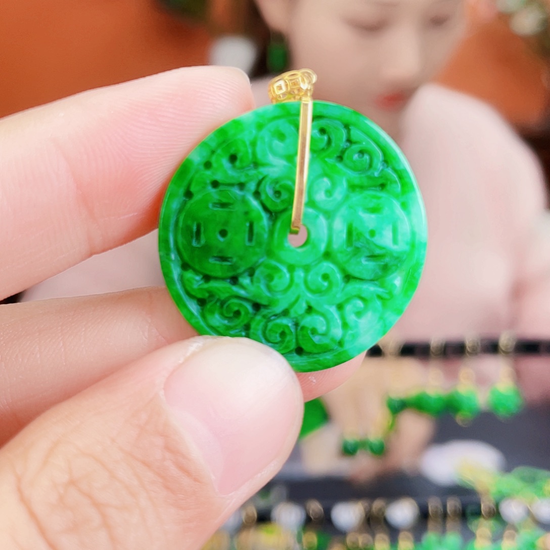 翡翠18K金镶嵌耳饰