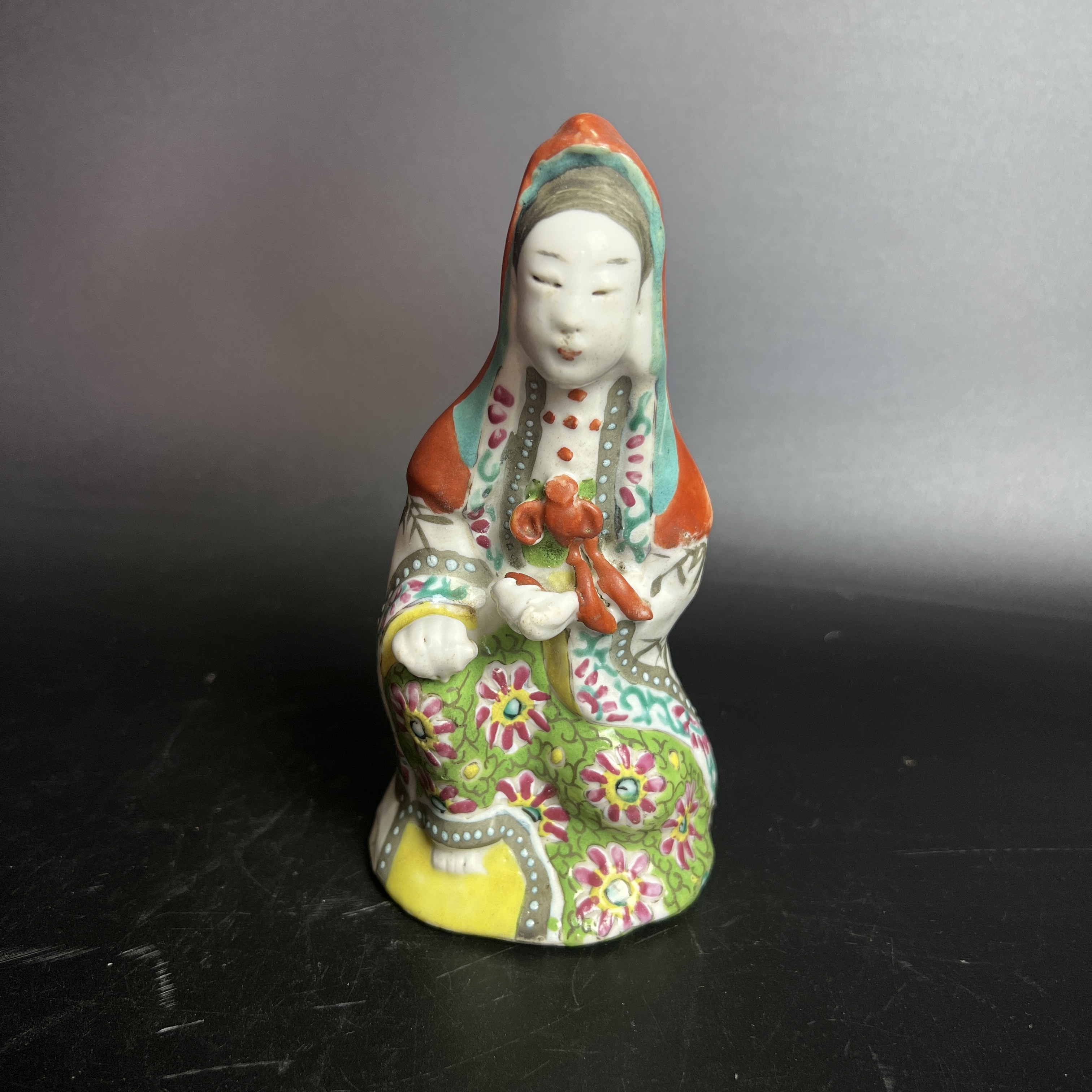 TC 01136 清乾隆 粉彩观音瓷塑造像