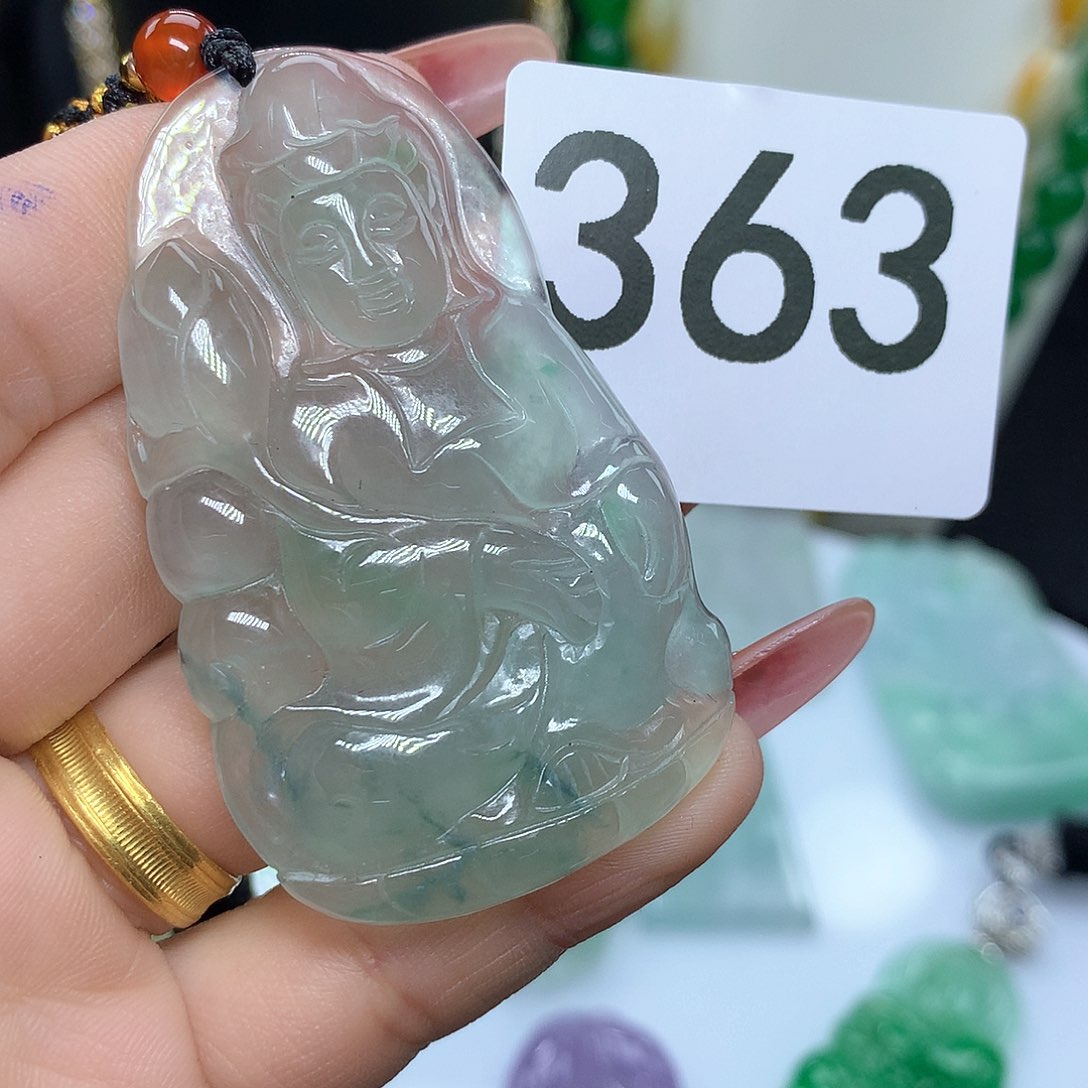 翡翠吊坠(赠链)未镶嵌