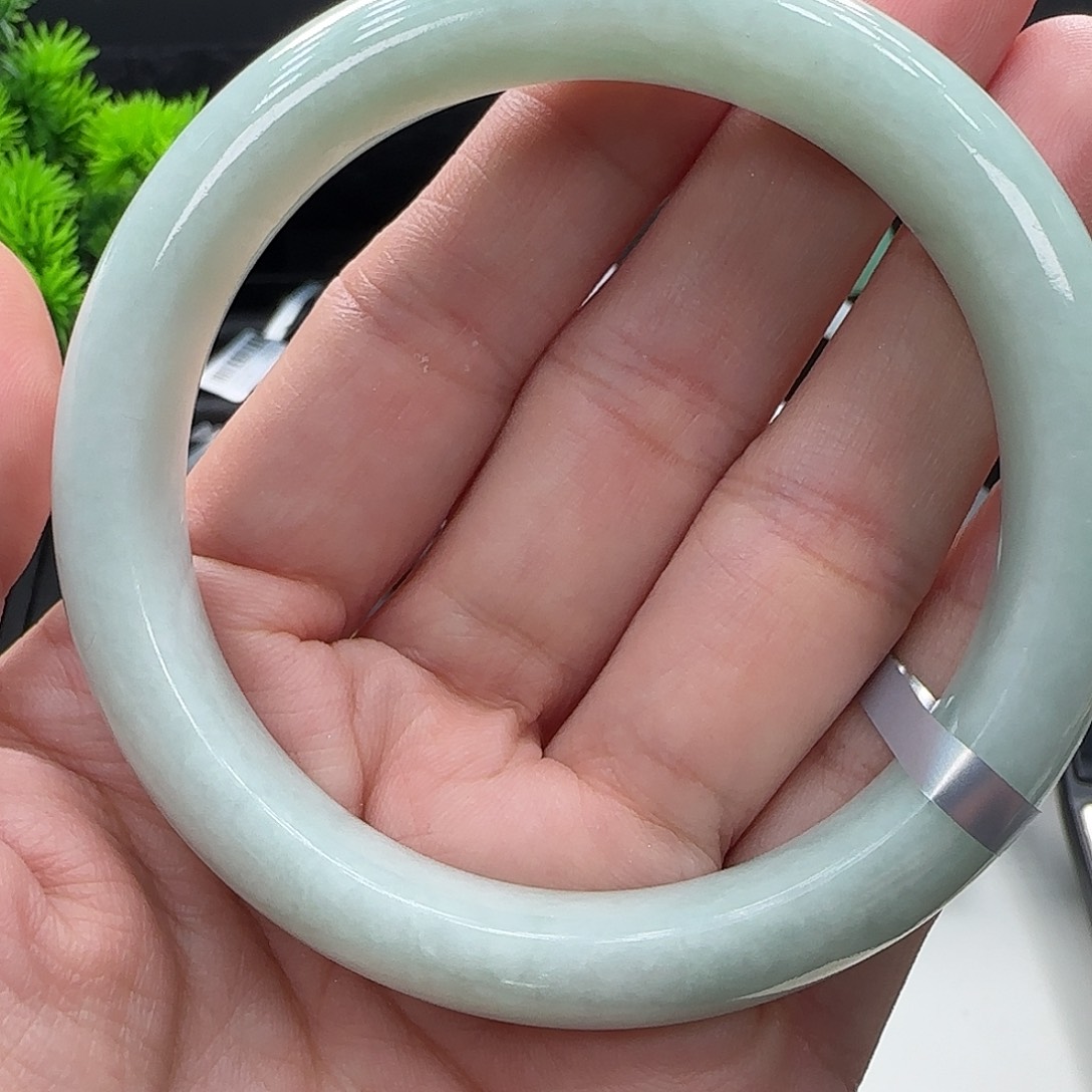 翡翠手镯未镶嵌翡翠手镯