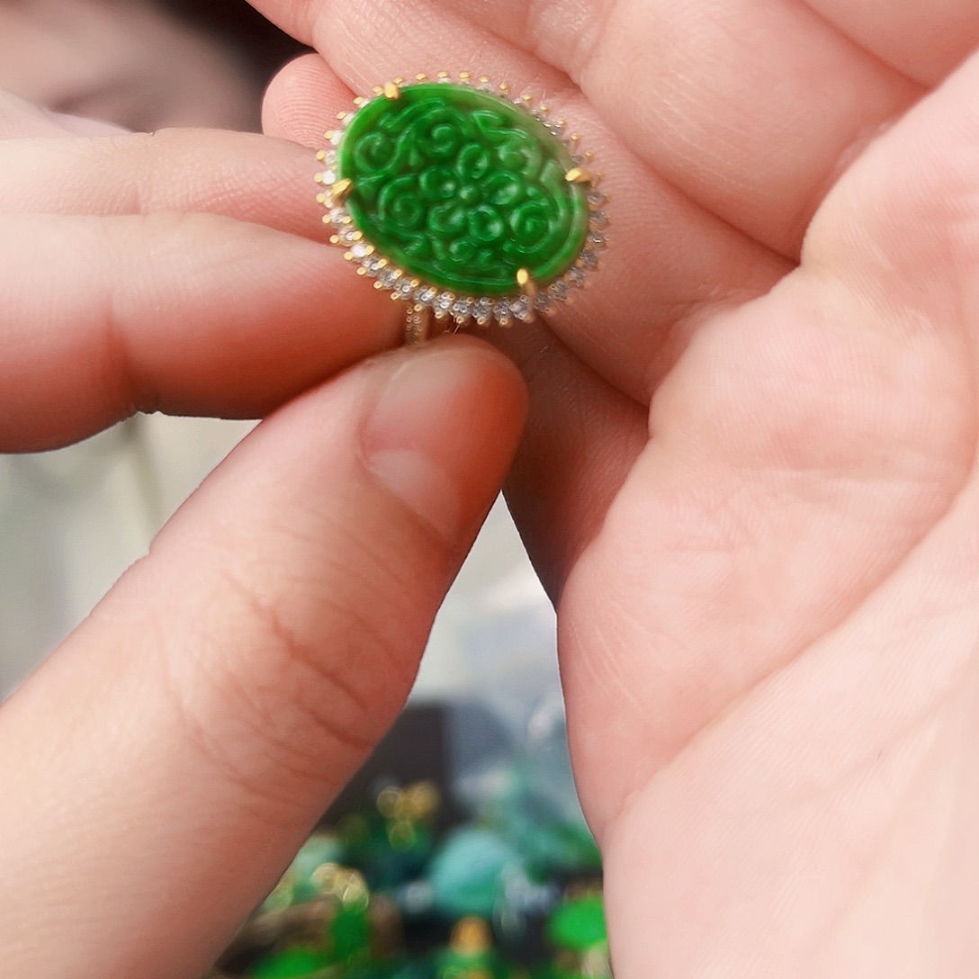 翡翠颈饰银S925镶嵌戒指