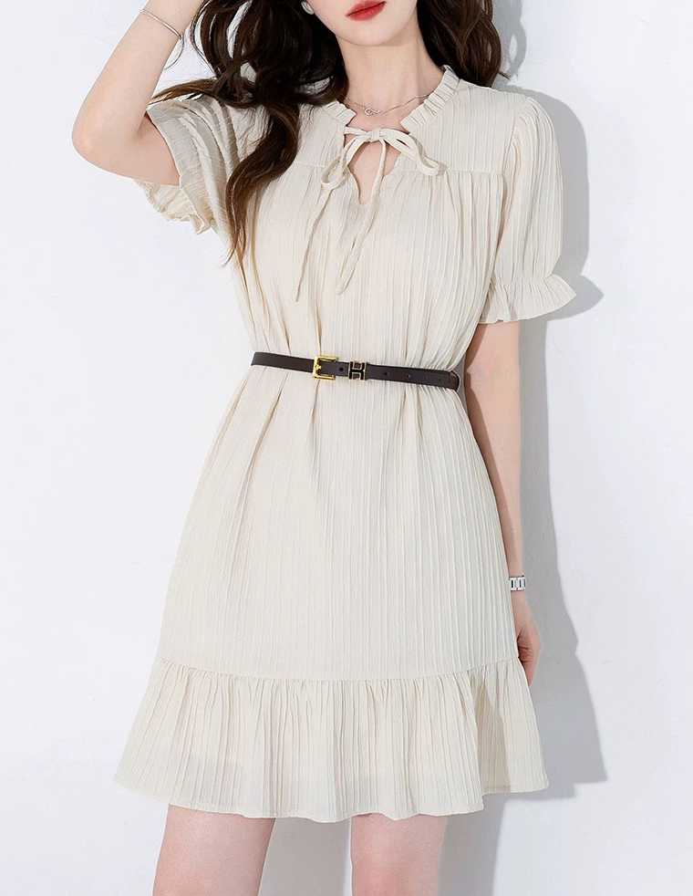 2025夏新款度假甜美气质显瘦肌理感法式温柔风收腰连衣裙 配腰带