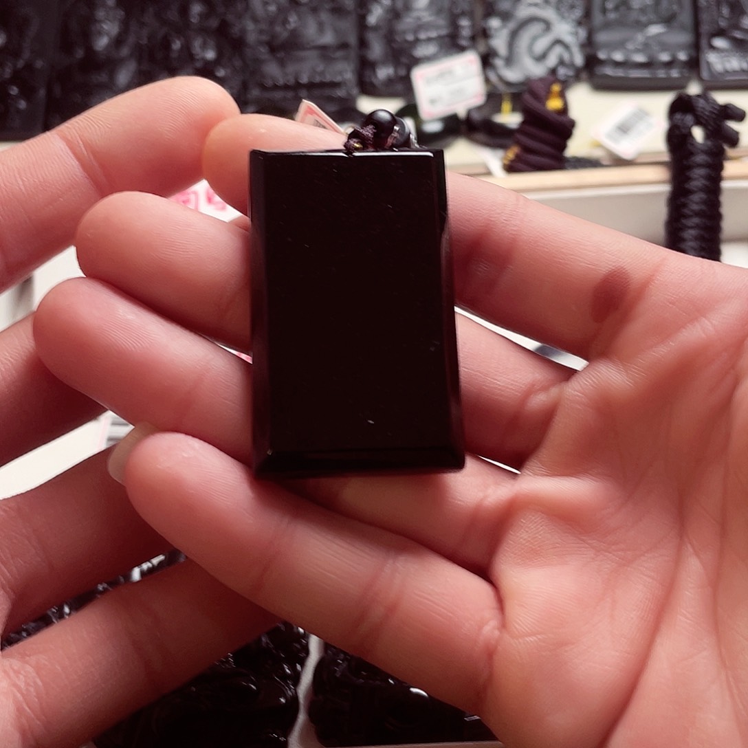 天然缅科a货 钢琴黑 无事牌