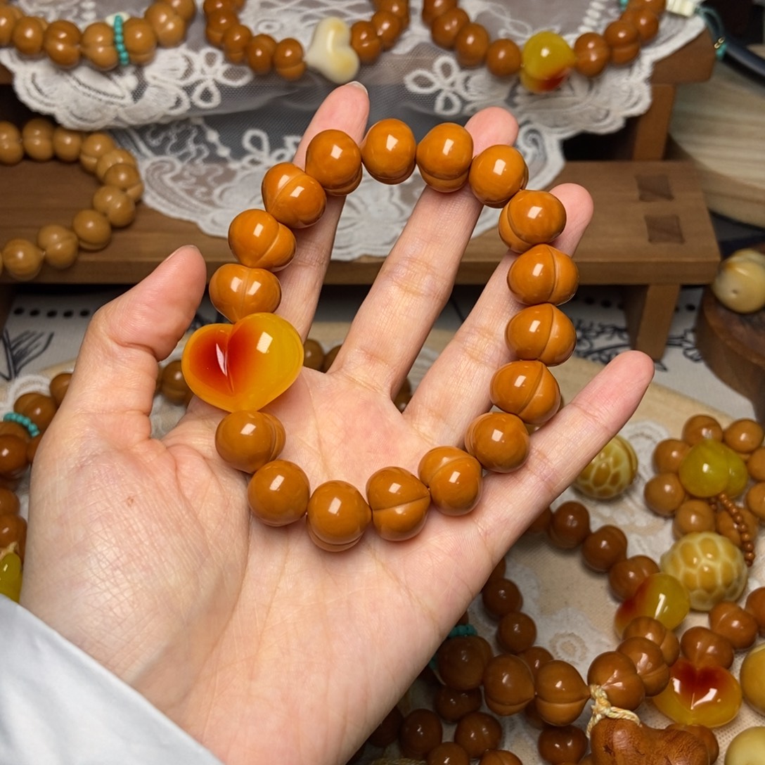 吊坠猴头核桃屁桃玻璃底卡14