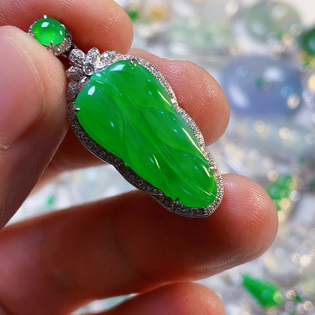 翡翠颈饰18K金镶嵌叶子