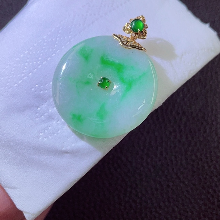 翡翠18K金镶嵌颈饰翡翠