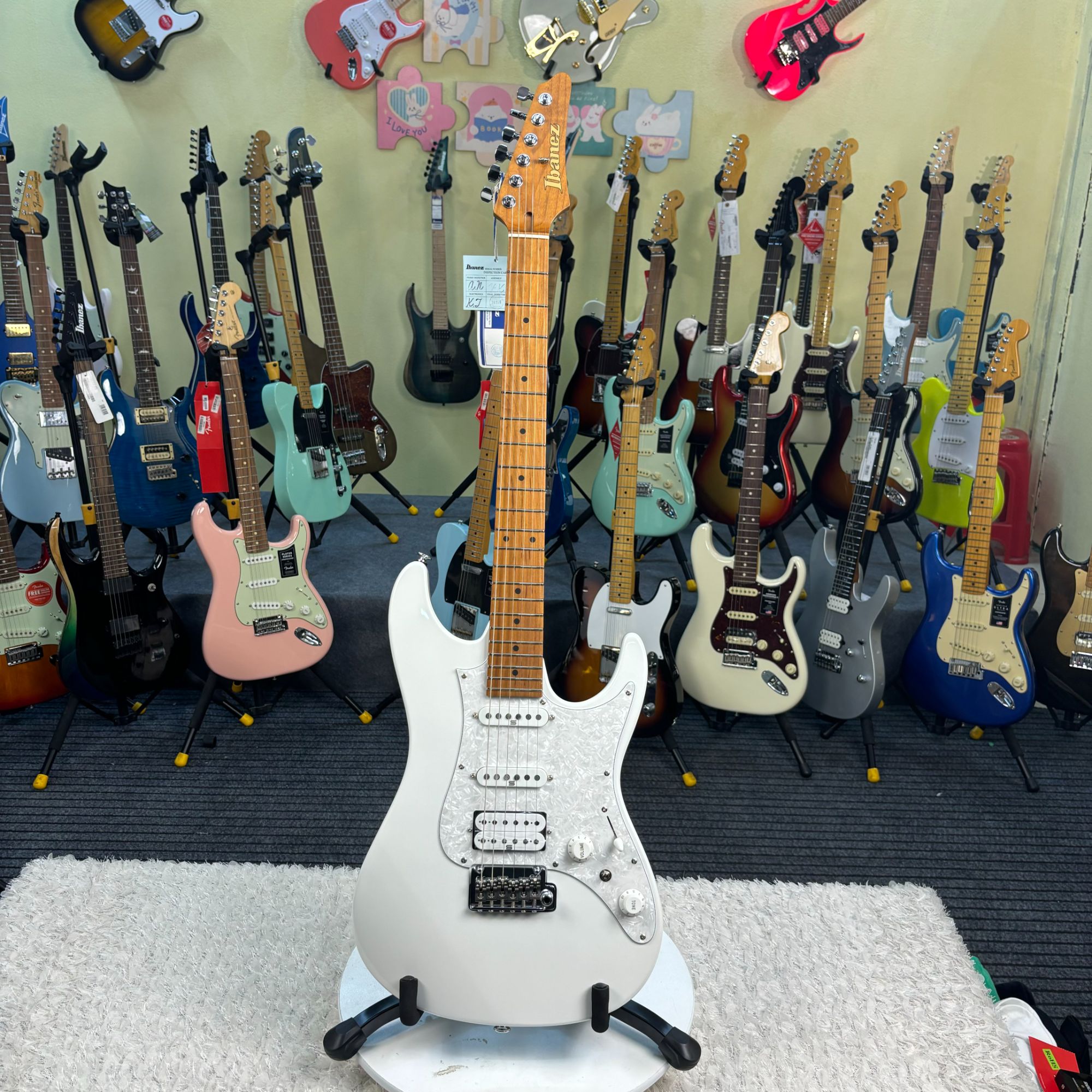  特价微瑕Ibanez依班娜官方正品日产电吉他AZ2204-PW珍珠白