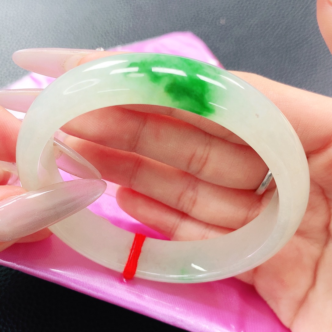 翡翠手镯未镶嵌58圈