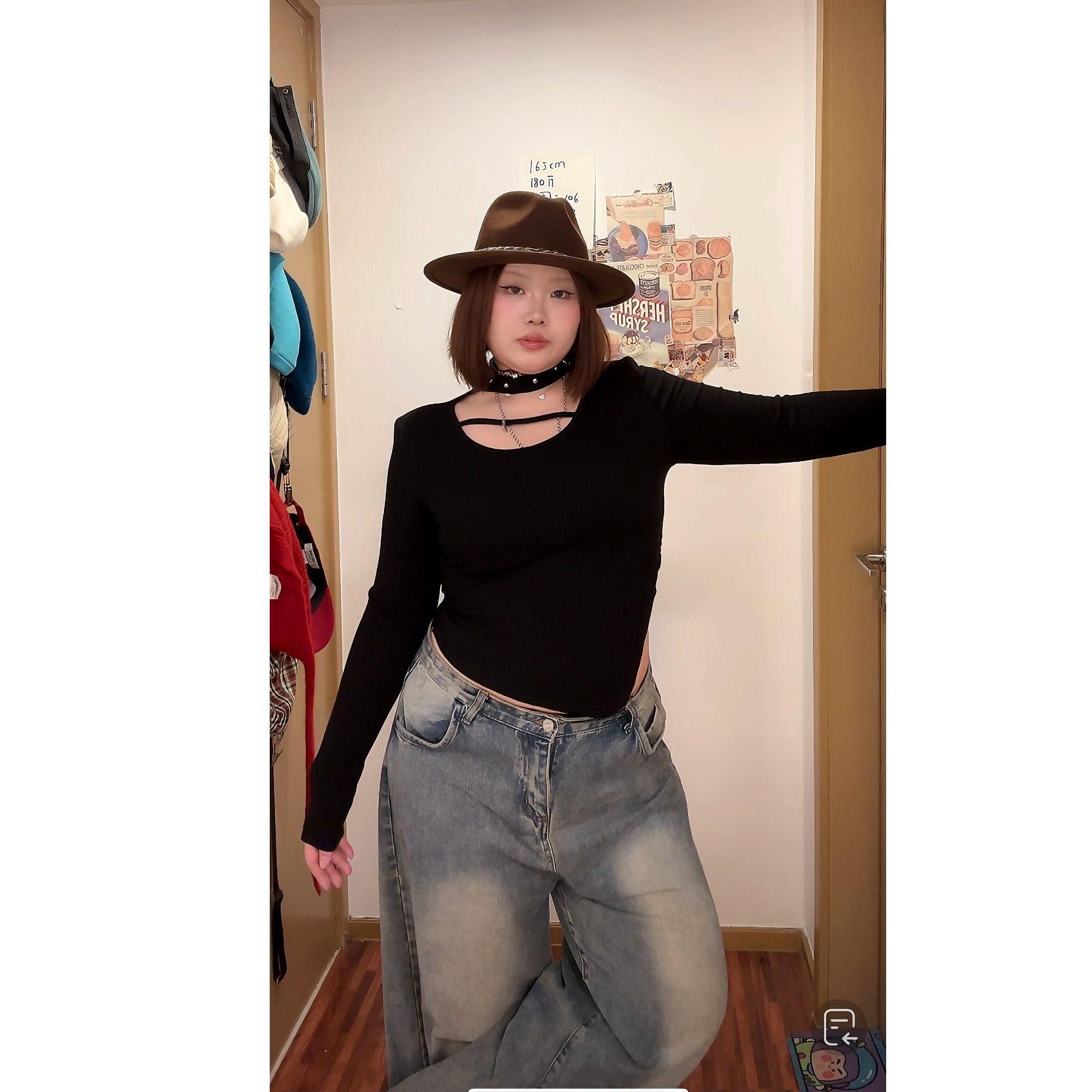 胡二家大码胖MM（牛仔很忙）短款垫肩长袖挂脖辣妹上衣秋冬针织毛衣