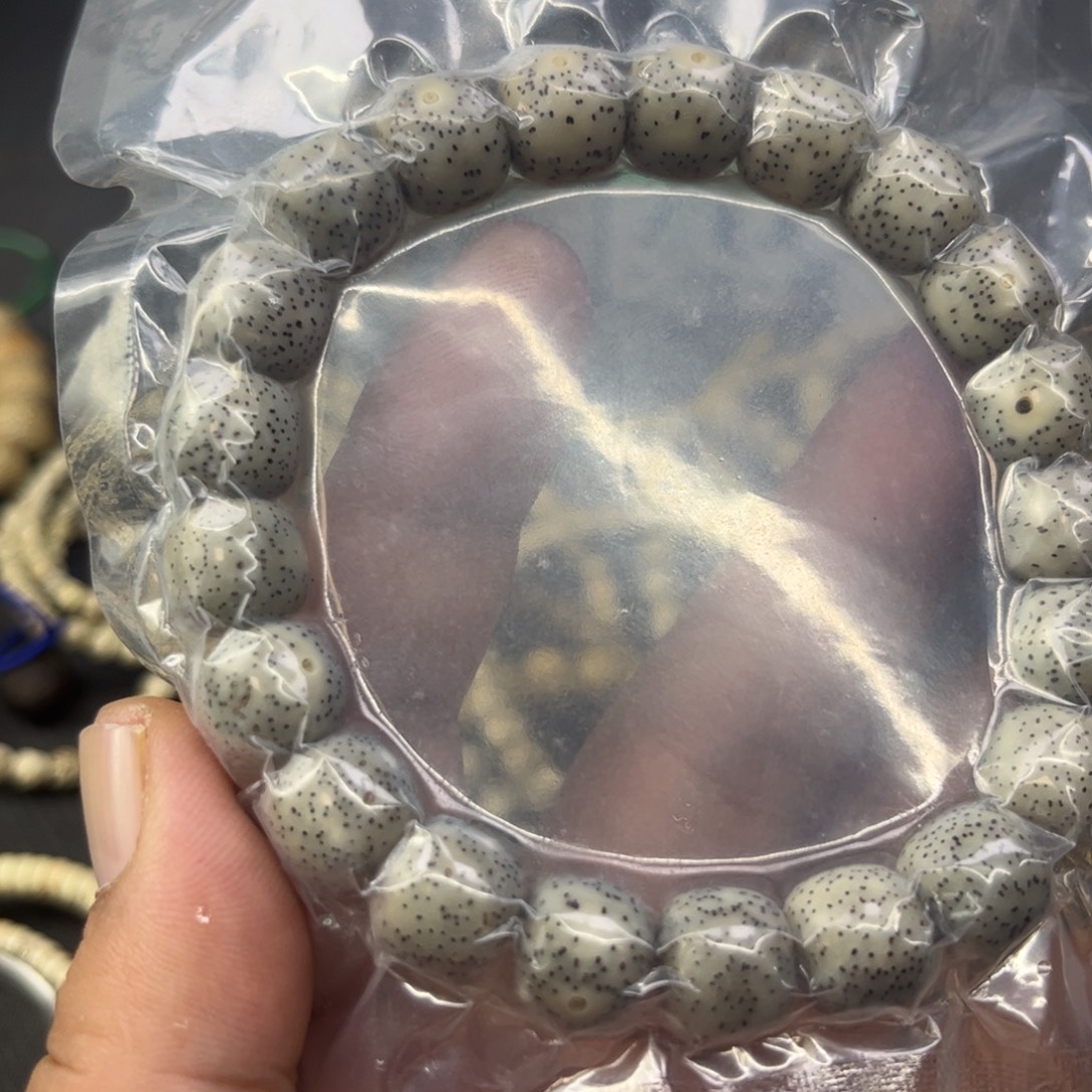 汝***人手串星月菩提12✖️11针尖星 石玉料 单圈