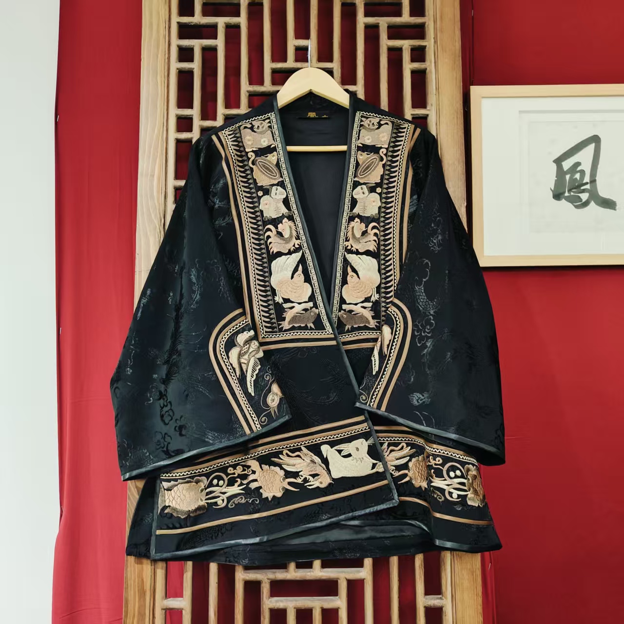 （HY25037）凤徕兮私人定制黑色龙凤暗纹底图腾刺绣斜襟开衫风衣