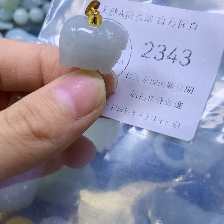 翡翠足银镶嵌颈饰翡翠