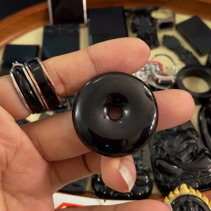 翡翠颈饰未镶嵌墨翠